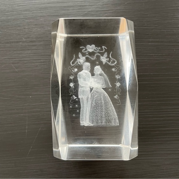 3D Laser Crystal Art Glass Hologram of a Bride and Groom - Picture 7 of 14